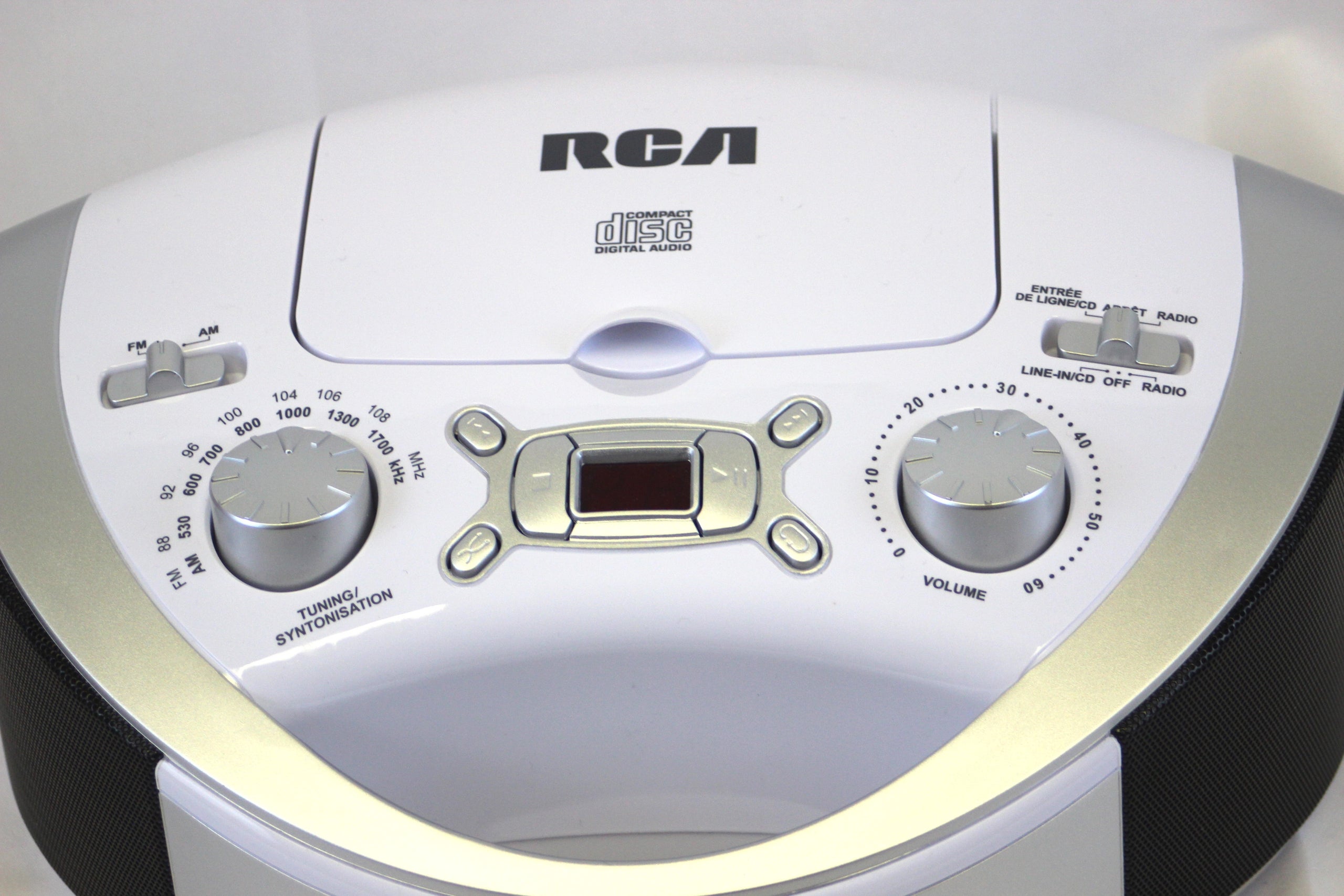 White RCA Compact Disc Digital Audio Battery Operated AM FM Radio ...